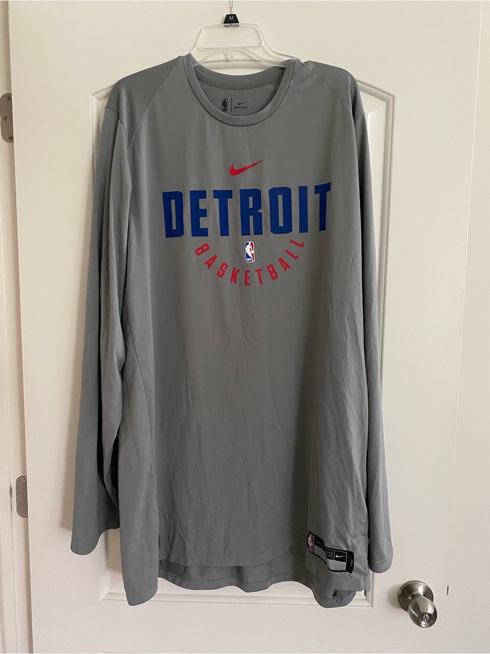 Nike Detroit Pistons Basketball Long-Sleeve Shirt - Gray